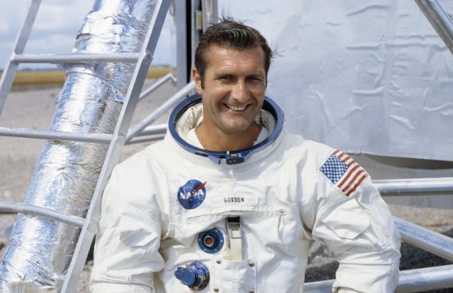 Apollo 12 astronaut Richard Gordon, who circled moon, dies