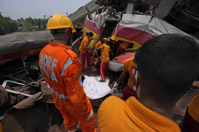 India train crash kills over 280, injures 900 in one of nation's worst rail disasters