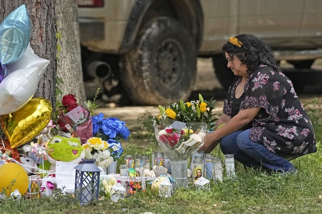 Prosecutor: Suspected Texas gunman tried to escape to Mexico
