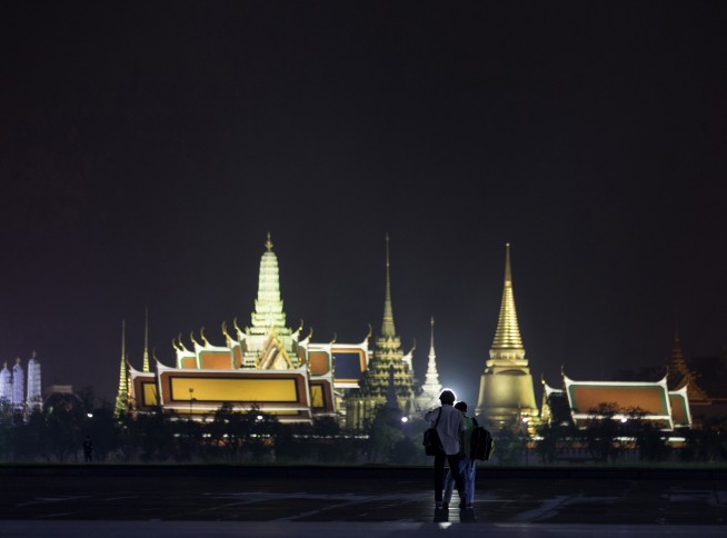 Gripped by grief, Thais mourn death of beloved monarch