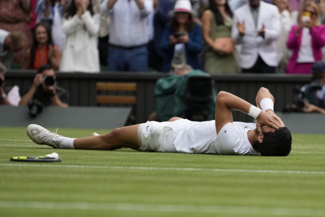 Carlos Alcaraz beats Novak Djokovic in 5 sets to win Wimbledon for a second Grand Slam trophy