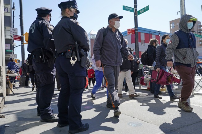 9,000 NYC workers on leave as vaccine mandate takes effect