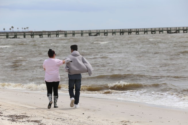 Gordon may hit Gulf Coast as hurricane after nightfall