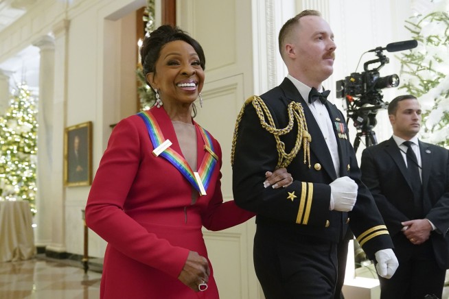 Knight, Clooney, Grant feted at Kennedy Center Honors