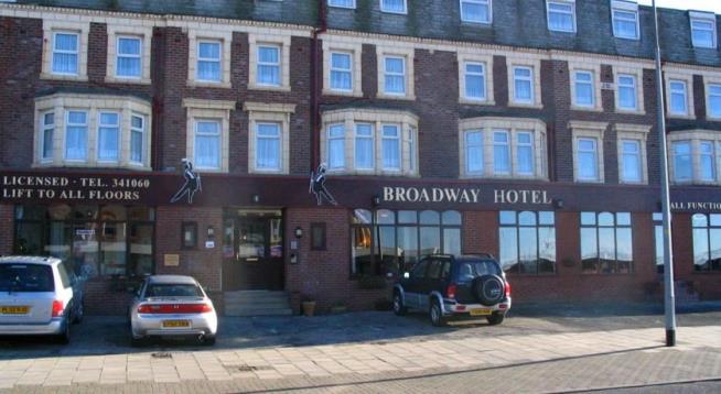 Hotel Fines Pair for 'Filthy Hovel Run by Muppets' Review