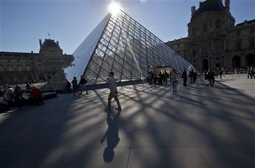 Louvre Spending $67M to Keep You From Getting Lost