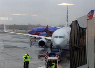 Planes Collide at Airport, One Loses Wingtip
