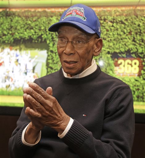'Let's Play Two': Hall of Famer Ernie Banks Dead at 83