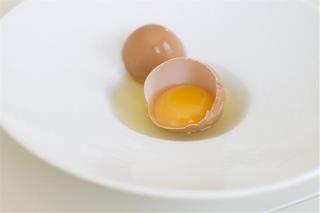 Secret of Oldest European: Raw Eggs, No Men