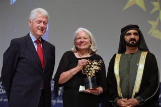 US Teacher Wins $1M Prize, Plans to Give It Away