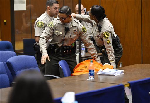 Suge Knight Collapses in Court