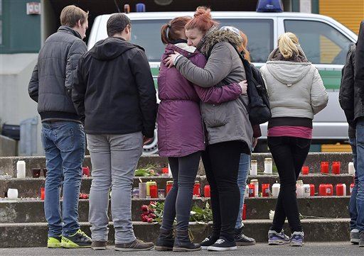 German Town Mourns 16 Teens Aboard Plane