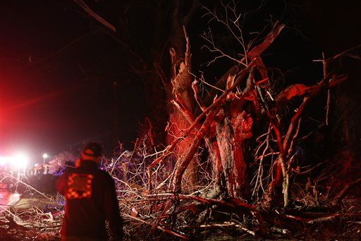 Tornado Wrecks Illinois Town, Kills 1