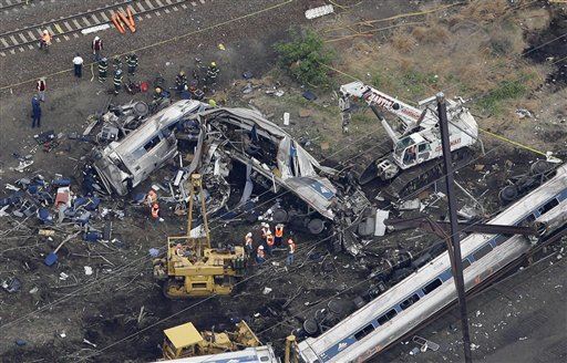 Amtrak Engineer in Derailment Has 'No Explanation'