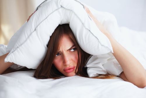 Women Get More Sleep, Wake Up Grumpier: App