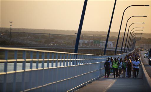 Thousands Pack Charleston Bridge in Show of Unity