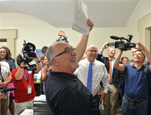 Kentucky Clerk Sued for Blocking All Marriages