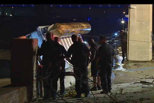 2 Dead, 3 Missing as Boat Hits Ky. Bridge, Capsizes