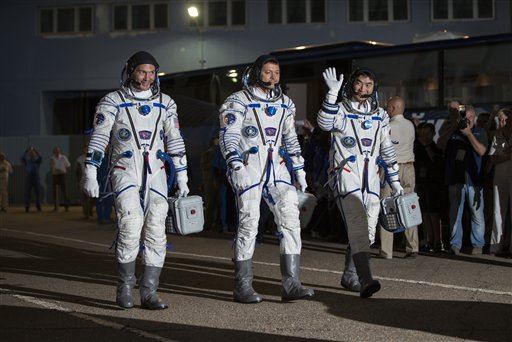 Sushi-Bearing Astronauts Reach ISS Safely