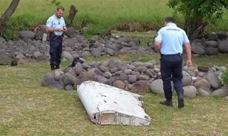 US Official: Island Debris Likely Unique to Boeing 777