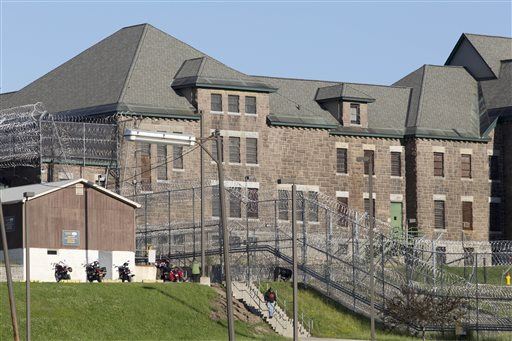 NY Inmates: We Were Beaten After 2 Killers Escaped