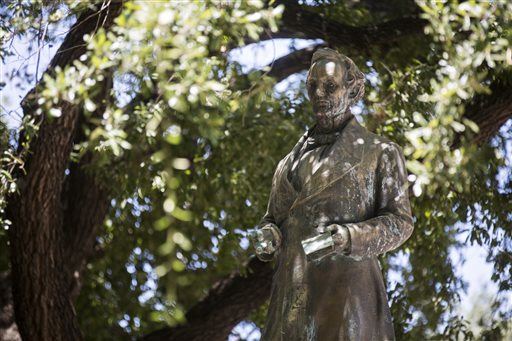 University Moving Statue of Confederate President