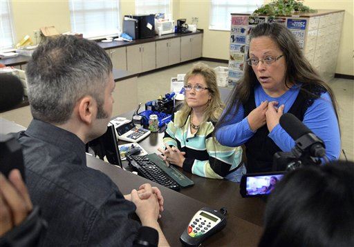 Kentucky Clerk Asks Judge Not to Punish Her