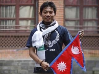 Climber Who Lost 9 Fingers Abandons Everest