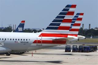 American Airlines Pilot Dies Mid-Flight