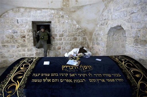 Palestinians Set Fire to Joseph's Tomb