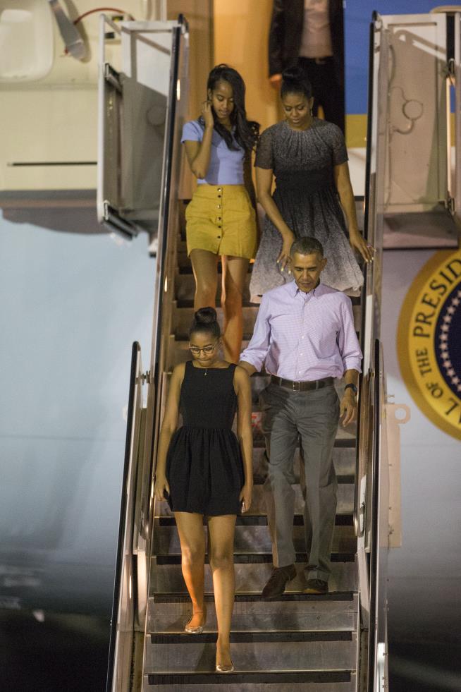 Obama Back in Hawaii for Annual Christmas Vacation