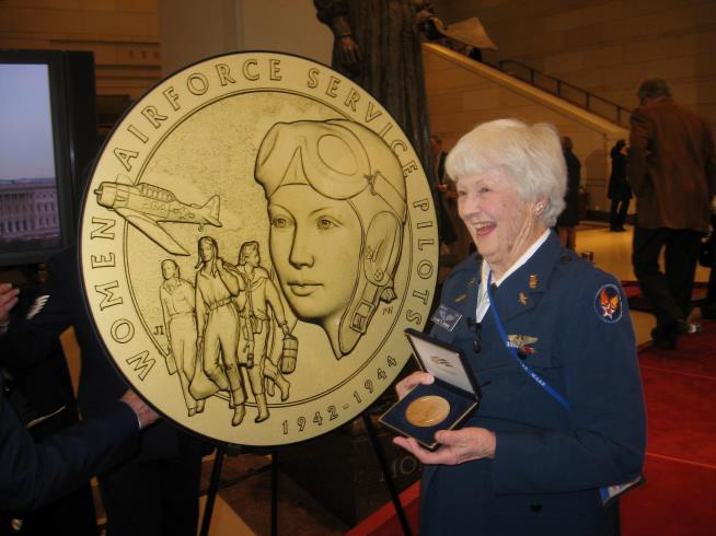 Lawmaker: Let Female Pilots' Ashes Rest at Arlington