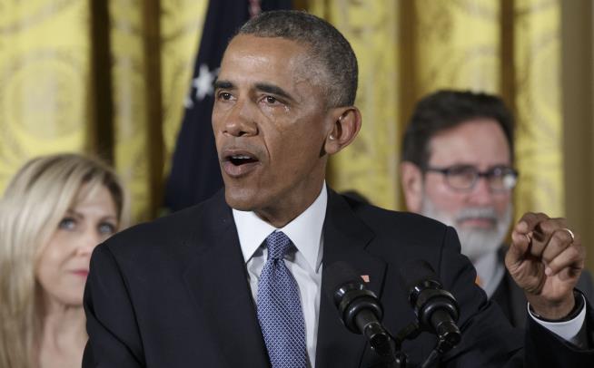 Obama Calls on Candidates to Support Gun Reform