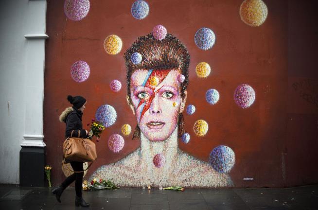 From the Vatican to Space, Bowie Tributes Pour In