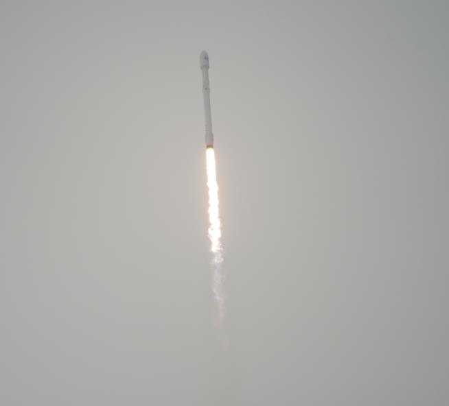 SpaceX Rocket Botches Ocean Landing