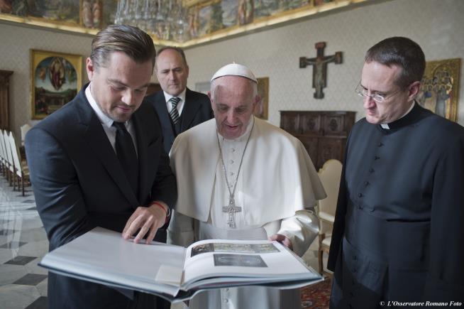 Leonardo DiCaprio Meets Pope, Speaks Italian