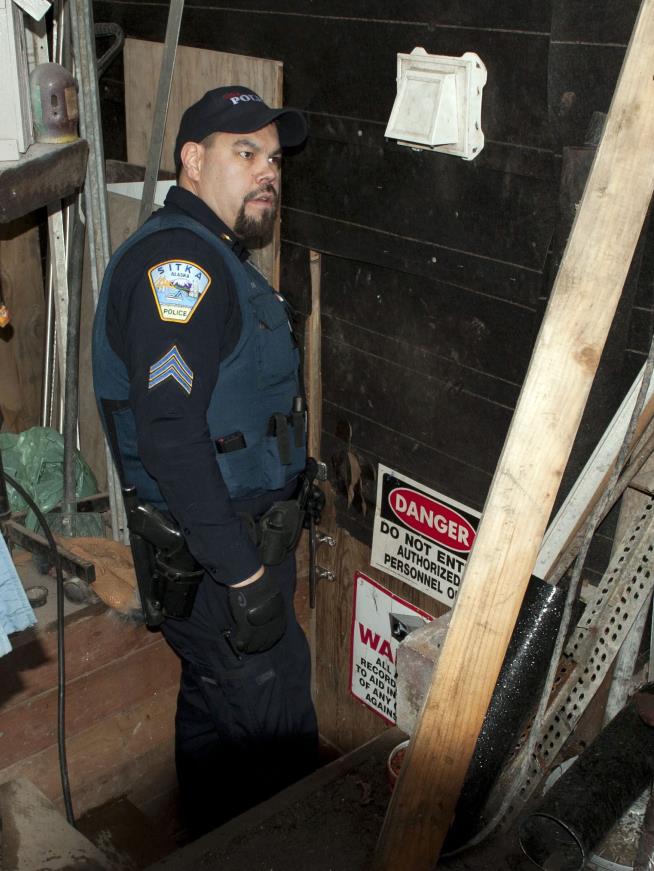 US Fugitive Found in Own 'Elaborate Tunnel System'