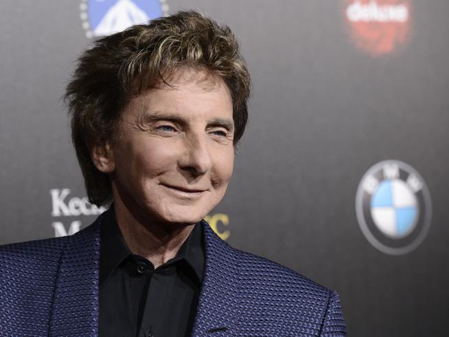 Barry Manilow Suffers Surgery Complications