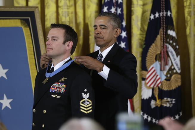 In Rare Occurrence, Active-Duty SEAL Gets Medal of Honor