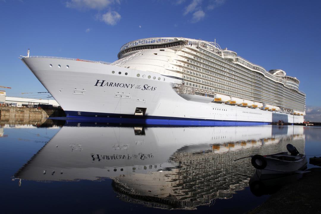 World S Largest Cruise Ship Sets Sail,Barbra Streisand Shopping Mall Under House