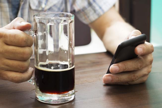 Algorithm Can Spot If You're Tweeting While Drinking
