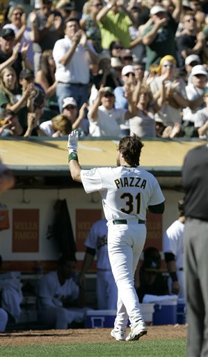 Piazza Retires After 16 Seasons