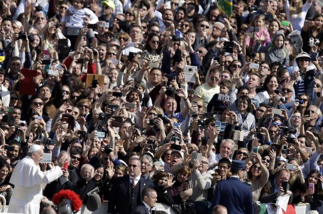 Amid Easter Joy, Pope Laments 'Blind, Brutal Terrorism'