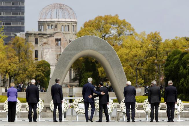 Kerry Visits 'Gut-Wrenching' Hiroshima Memorial