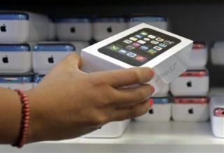 Feds Drop 2nd iPhone Fight With Apple