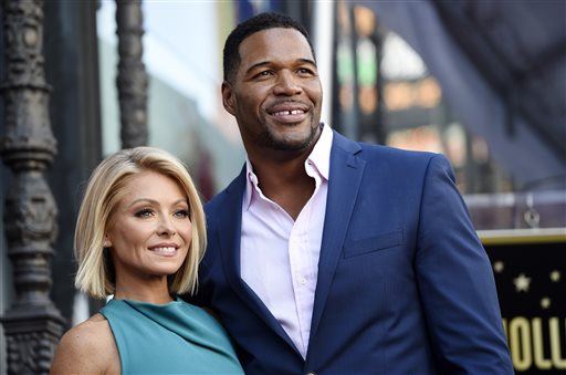 Kelly Ripa Tells Staff She's Coming Back to Live!
