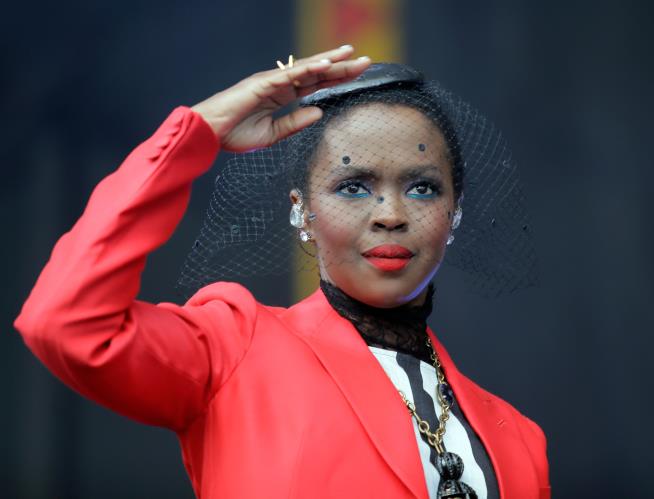 Lauryn Hill, Hours Late to Gig, Blames 'Energies'