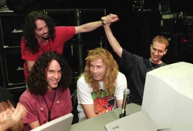 Ex-Megadeth Drummer Collapses on Stage, Dies