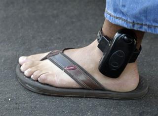 Cops: Man Kills After Ditching Ankle Monitor by Removing Fake Leg