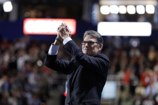 Rick Perry Fails to Mention Trump While at Podium